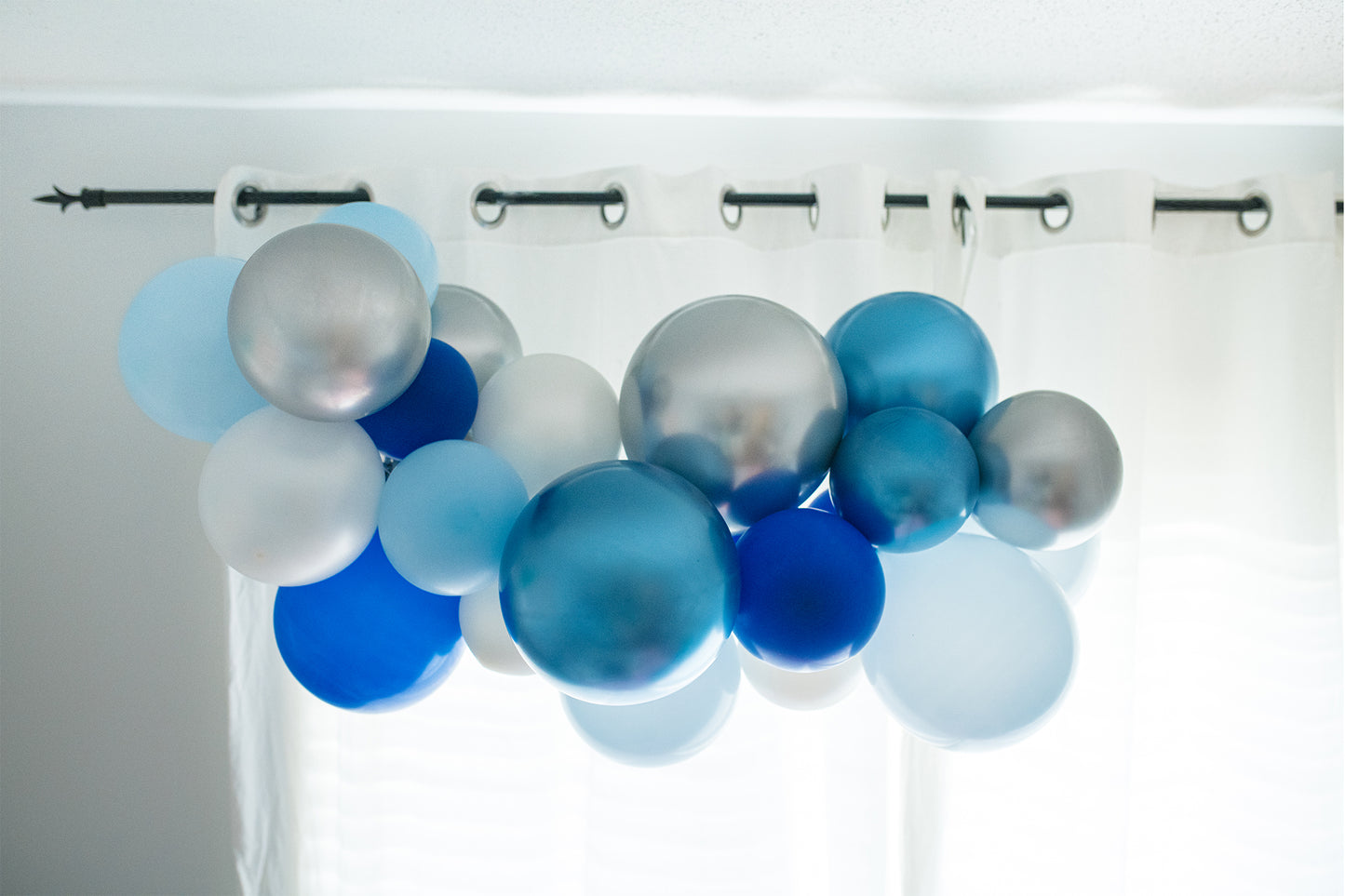 Blue, White & Silver Balloon Garland Kit